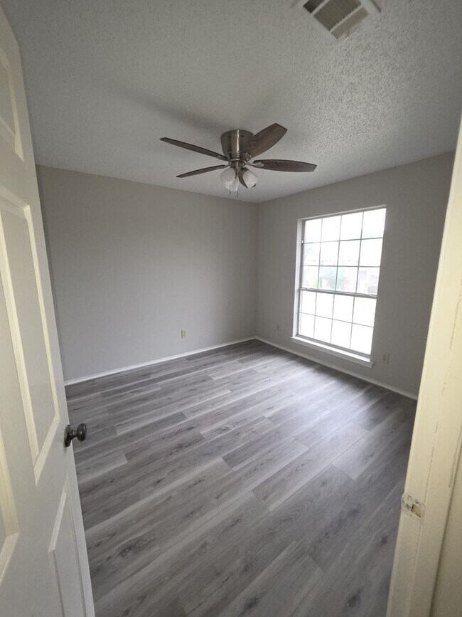 Building Photo - Spacious 4-Bedroom Home with Pool & Spa in...