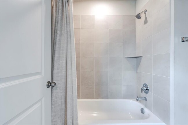 Building Photo - 218 Glass Mountains Wy