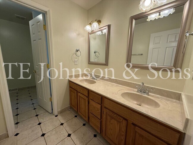 Building Photo - Charming 3-Bedroom Home with Rocking Chair Porch and Screened Back Patio