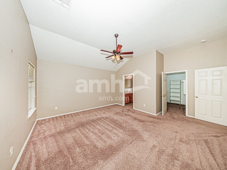 Building Photo - 316 SW 40th St