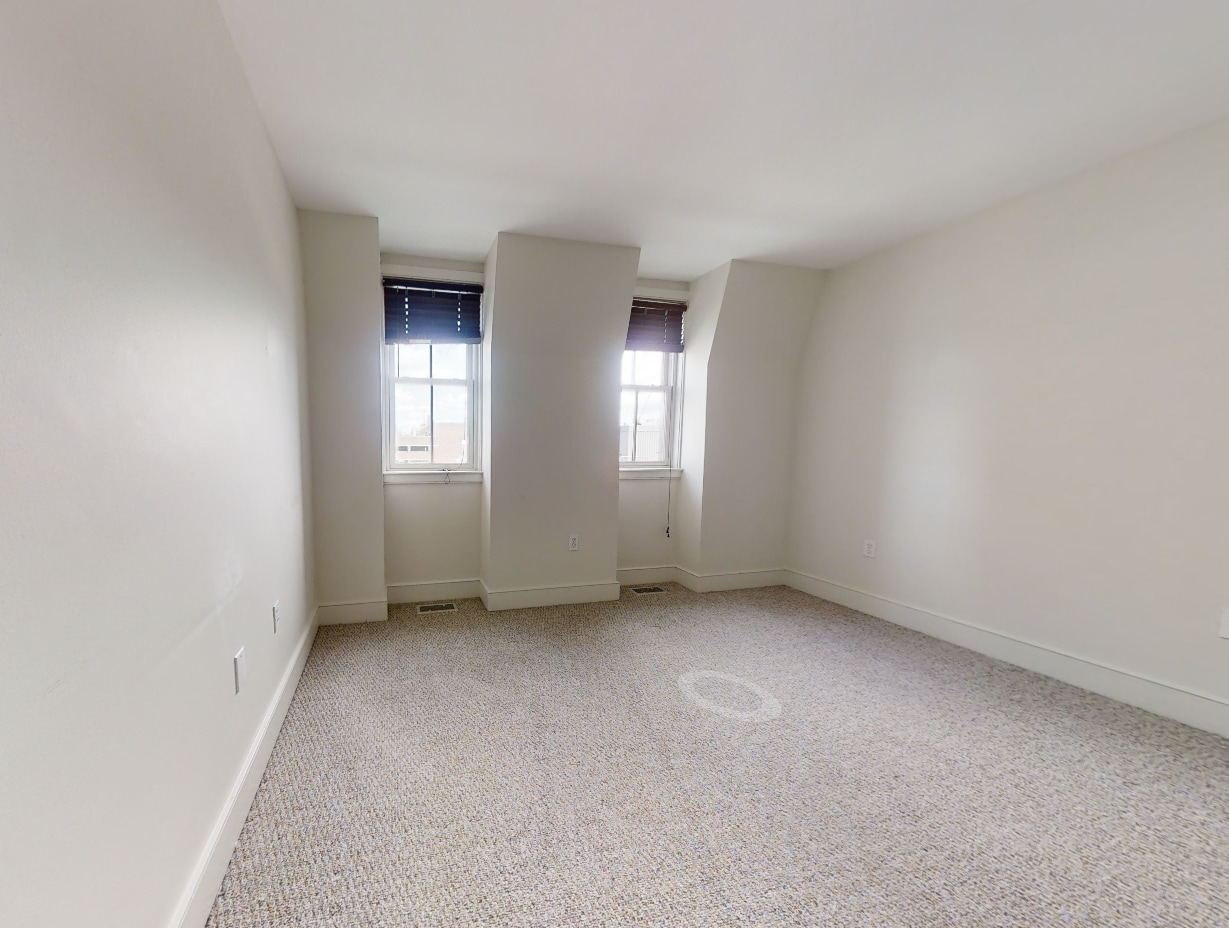 Building Photo - 105 2nd St