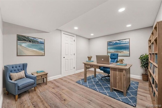 Building Photo - 880 Hemingway Rd