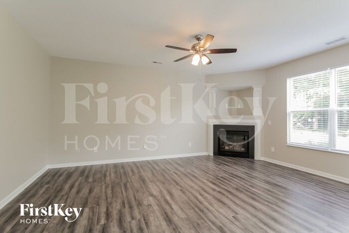 Building Photo - 13704 Stringfellow Ln