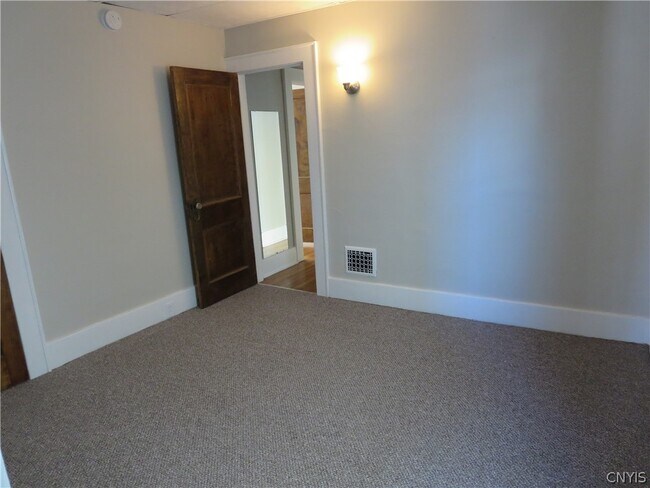 Building Photo - 126 Shotwell Park
