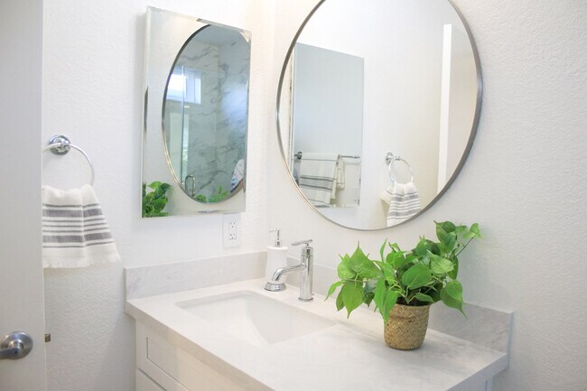 Building Photo - 26753 Avenida Las Palmas