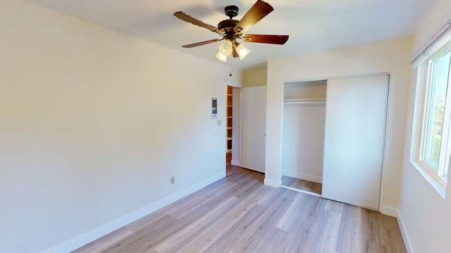Building Photo - Open Concept Townhouse | Vinyl Plank Flooring