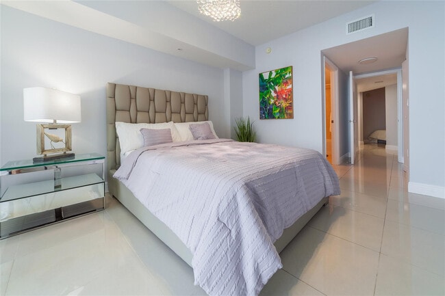 Building Photo - 16699 Collins Ave