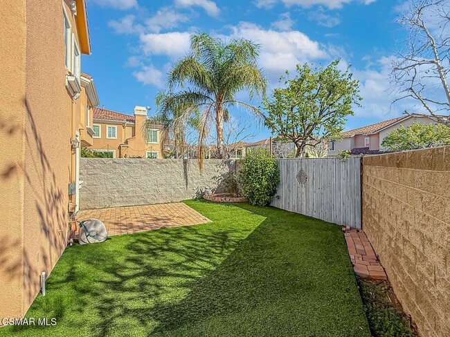 Building Photo - 2930 Esperanza Way