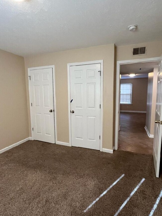 Building Photo - 4229 Glen Hill Manor Dr