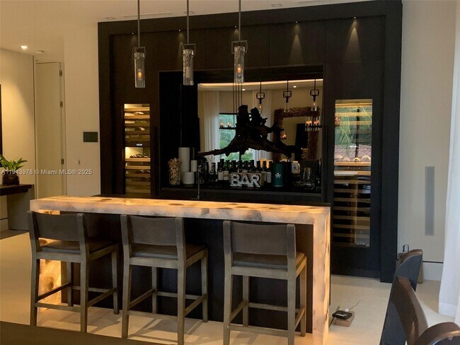 Building Photo - 3554 W Glencoe St