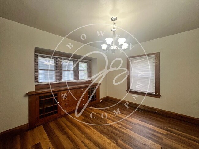 Building Photo - 3 bed 1 bath in West Toledo!- Many updates...