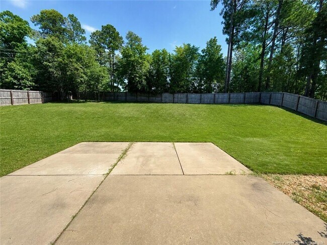 Building Photo - 143 Ledgebrook Ln