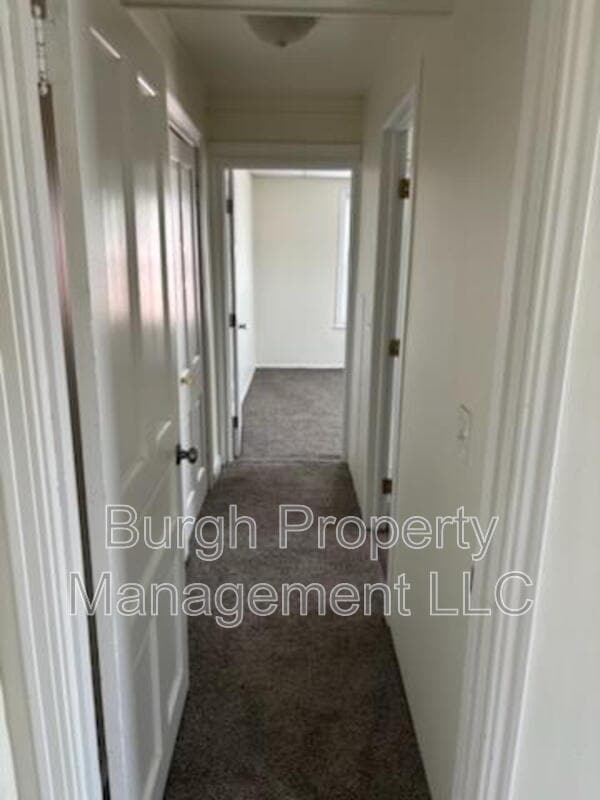 Building Photo - 129 Chess St