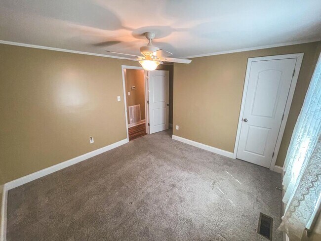 Building Photo - 1206 Golf St