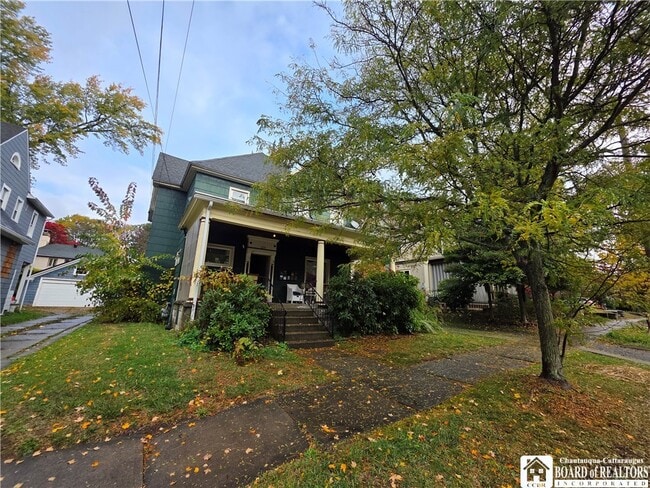 Building Photo - 329 Crossman St