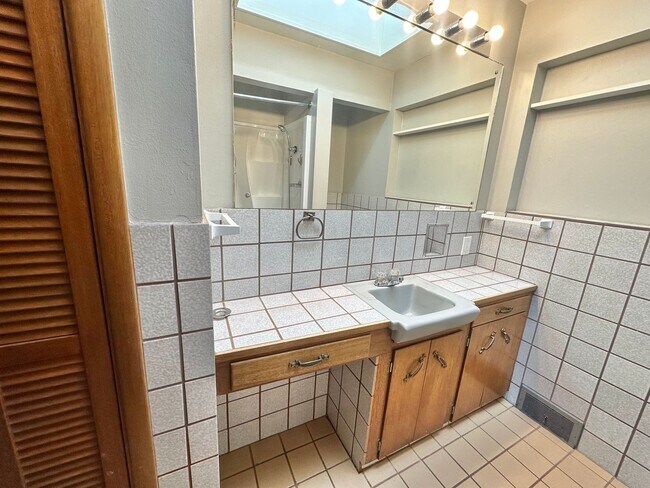 Building Photo - North Mercer Island Home .  First Hill