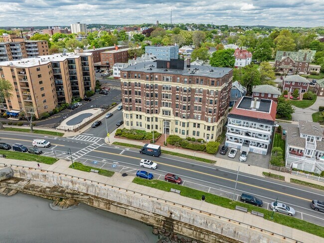 Building Photo - 285 Lynn Shore Dr