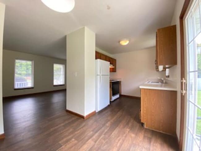 Building Photo - 3 Bedroom Home with 2 Car Attached Garage!