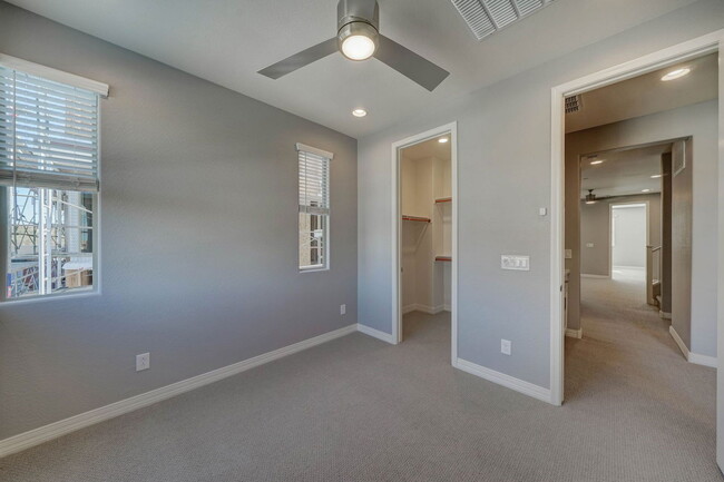 Building Photo - 7439 E Conquistadores Dr