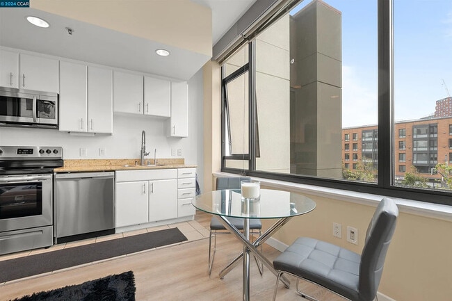 Building Photo - 372