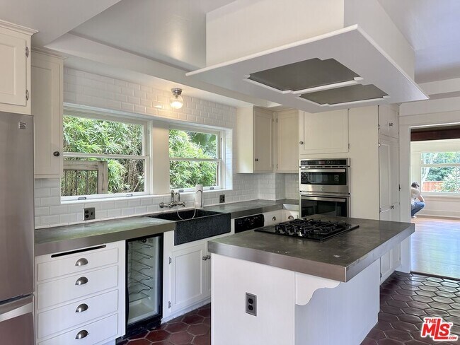 Building Photo - 2216 Meade Pl