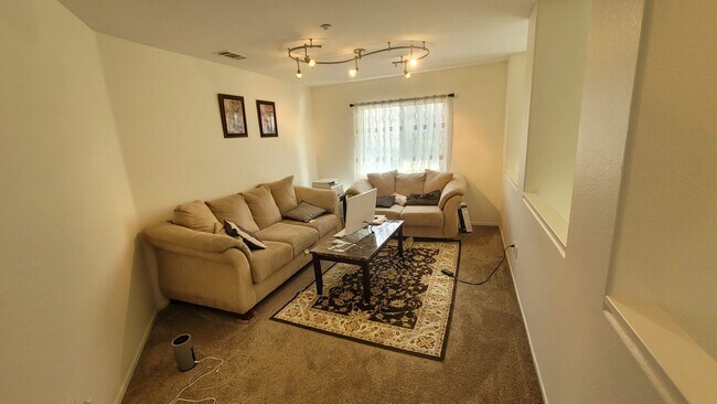 Building Photo - 2422 Pointe Pkwy