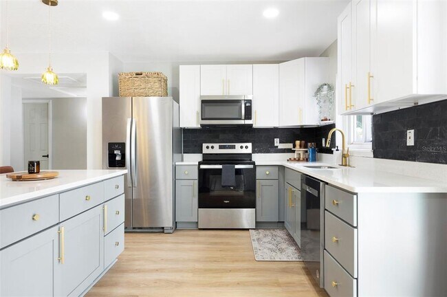 Building Photo - 5840 Dartmouth Ave N