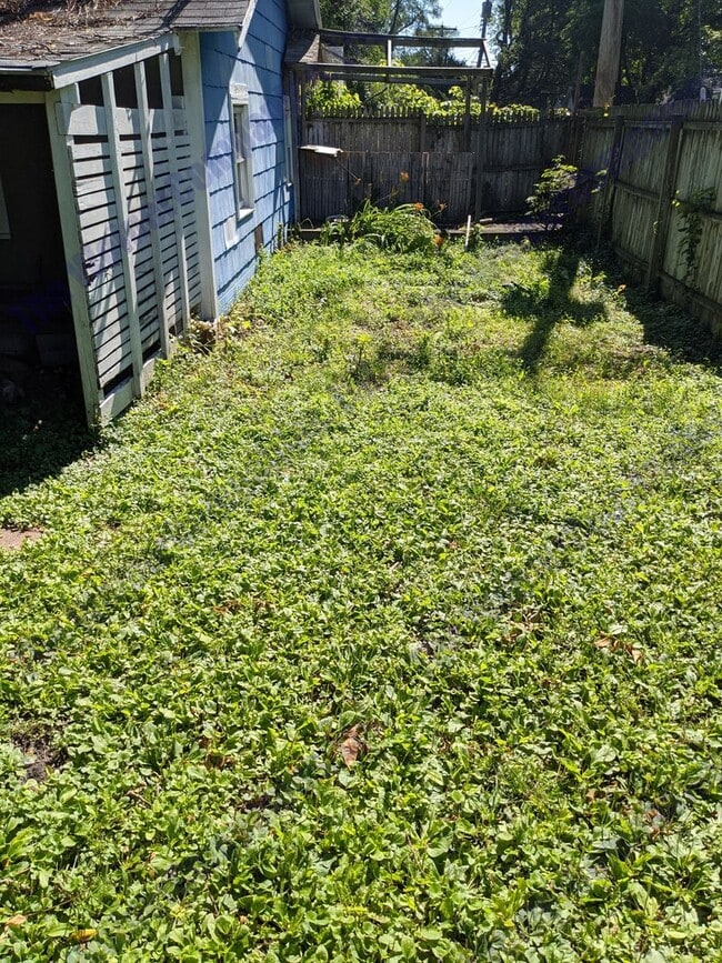 Building Photo - Available August 2026!