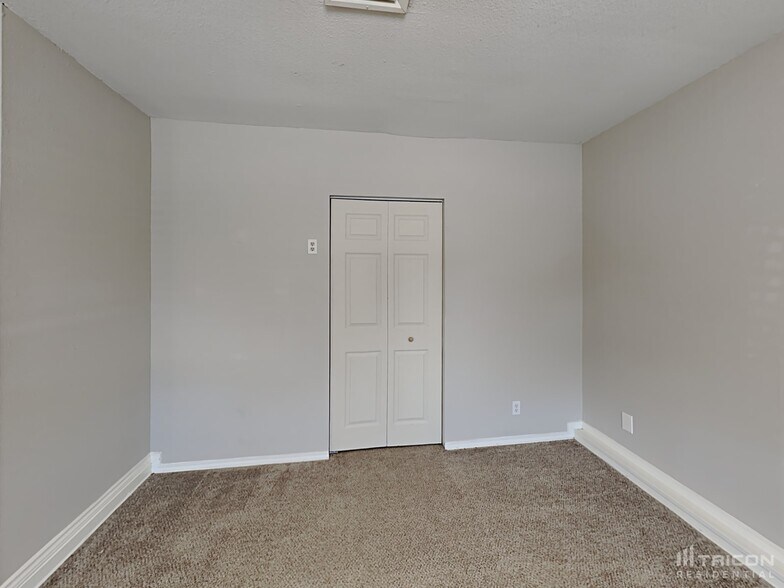 Building Photo - 6333 Village Club