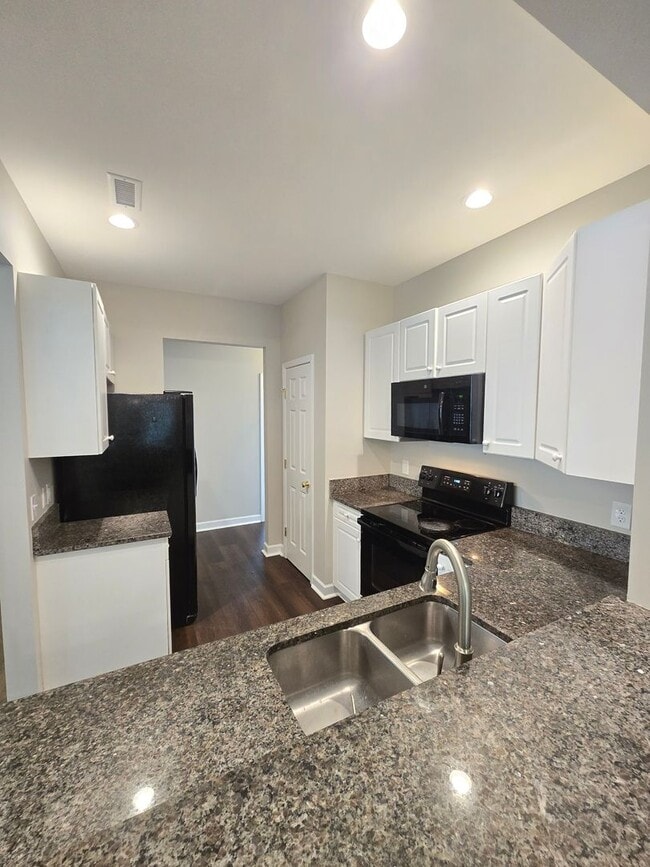 Building Photo - Cape Cottages Condos - 3BD/2BA - Less than...