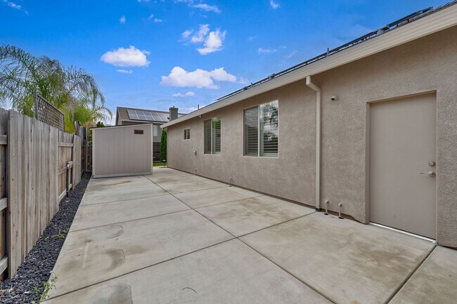 Building Photo - Beautiful Lincoln Home with Solar, 3-Car Garage & Trailer Parking!