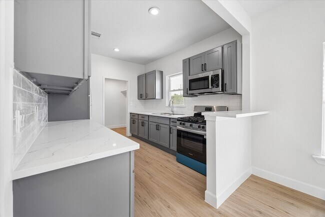 Building Photo - 7702 Sealey St