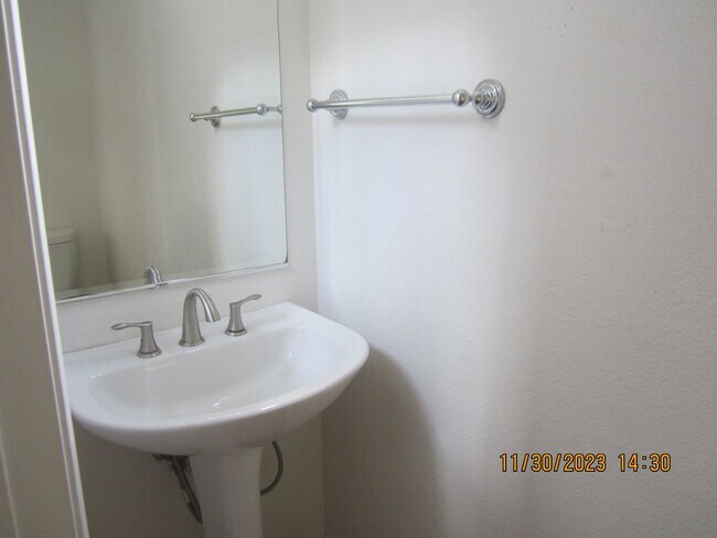 Building Photo - SPACIOUS PLACENTIA TOWNHOME