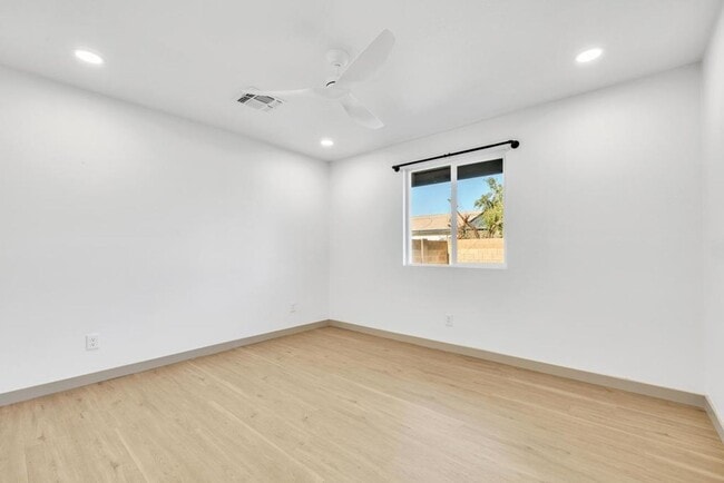 Building Photo - Completely Remodeled 6 bedroom/4 bath Home with New Pool