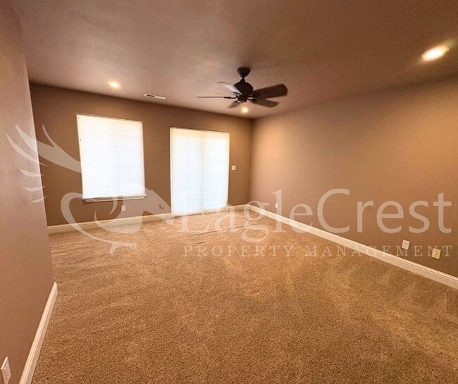 Building Photo - 44 Vinehill Dr