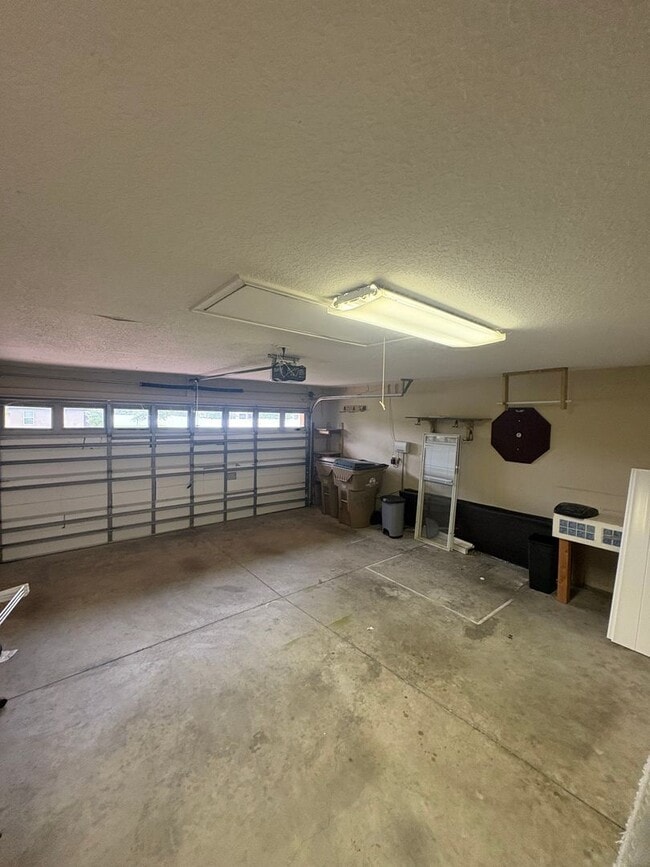 Building Photo - Grand Island 3/2 w/ Enclosed Backyard & Patio