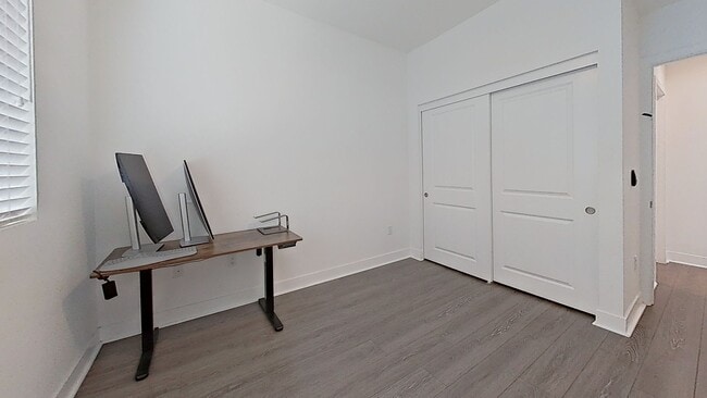 Building Photo - Stunning 5-Bedroom + Bonus loft  Home in t...