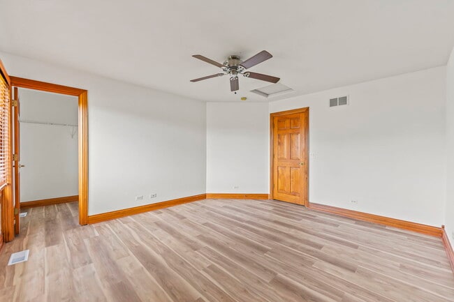 Building Photo - 552 Waters Edge Dr