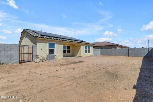 Building Photo - 1213 W Elm Ave