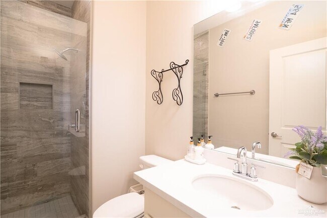 Building Photo - 27 Choke Canyon Dr