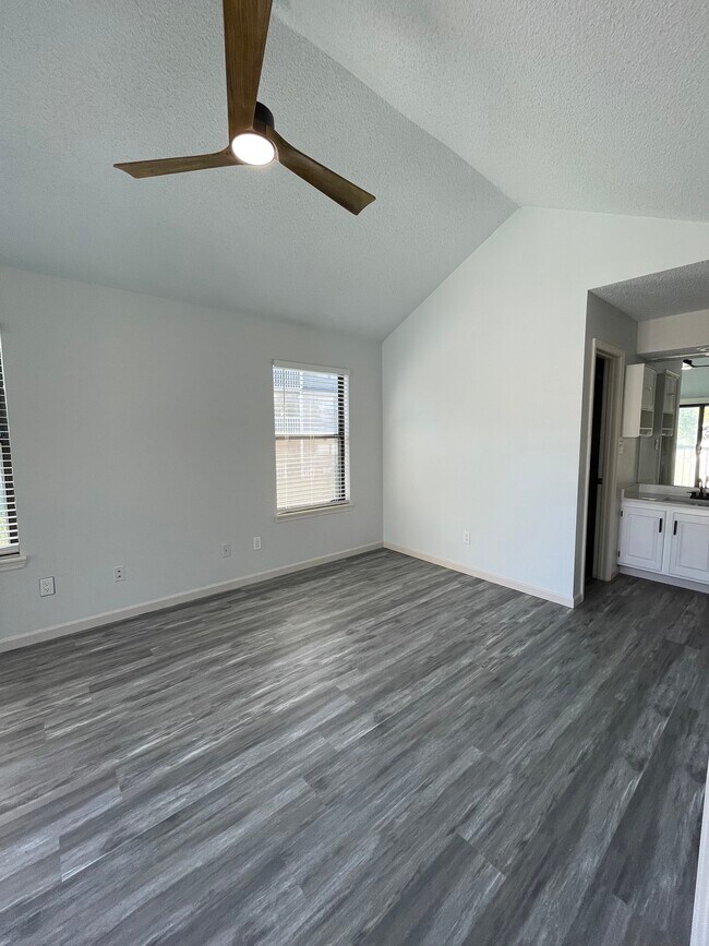 Building Photo - 8811 W 106th Ter