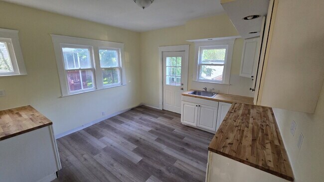 Building Photo - Classic Old Brooklyn 3-Bedroom Duplex