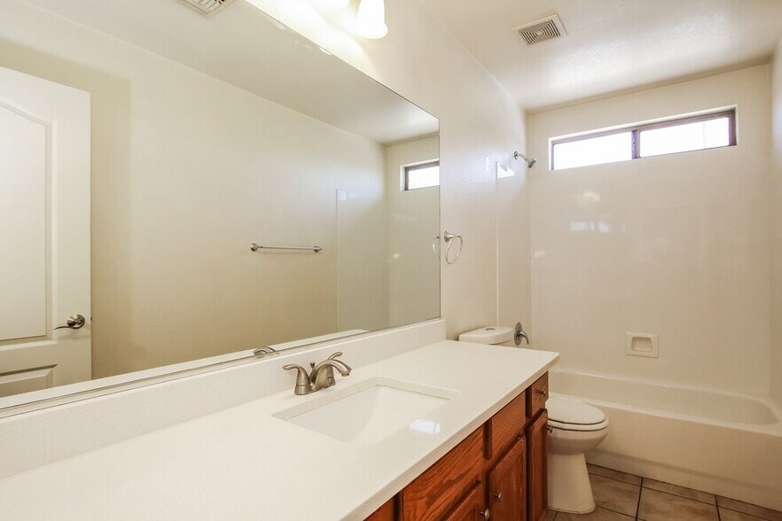 Building Photo - 802 S 126th Ave