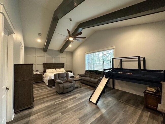 Building Photo - 104 Second Ave SW