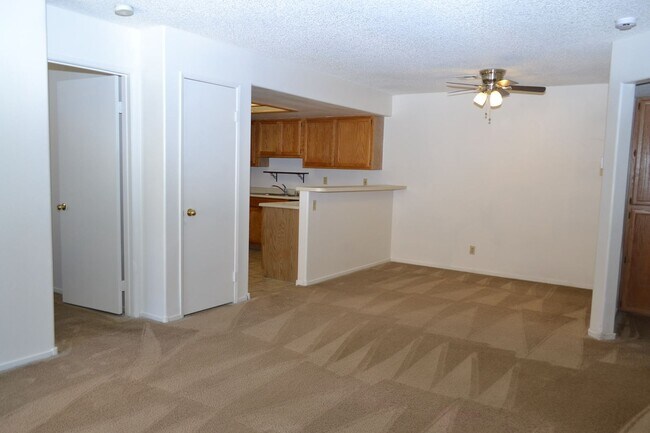 Building Photo - COZY 2 BEDROOM AND 2 FULL BATH CONDO IN SP...