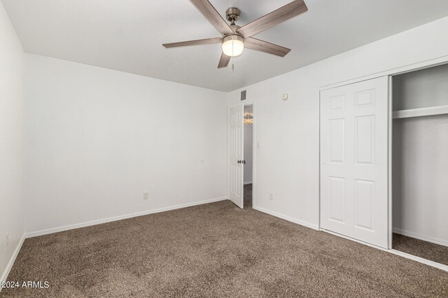 Building Photo - 4718 W Orangewood Ave