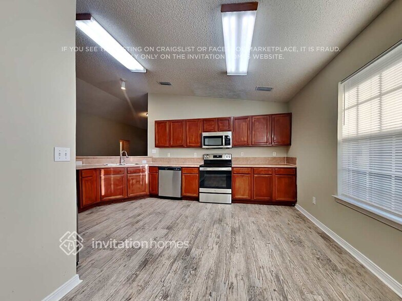 Building Photo - 6322 Ironside Dr N