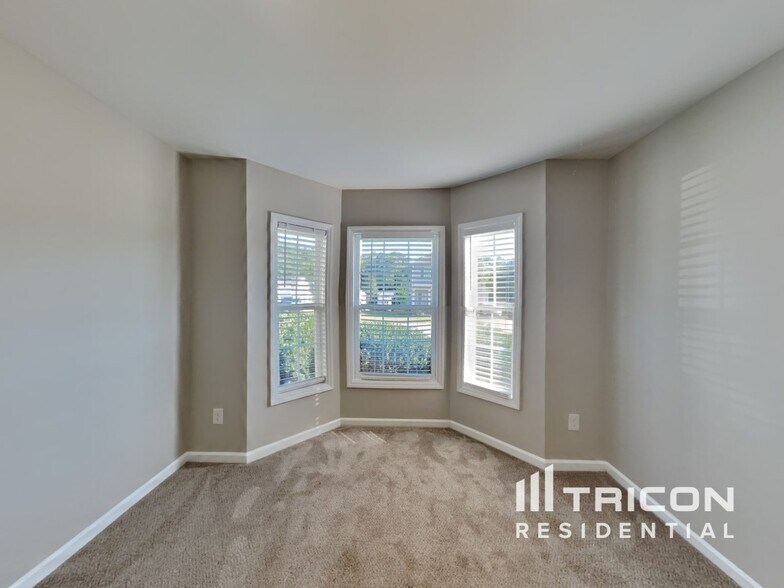 Building Photo - 128 Randolph Dr