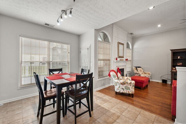 Building Photo - Gorgeous 3-bedroom, 2-bathroom ranch-style home