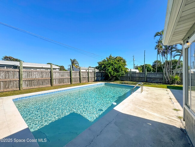 Building Photo - 113 SE 1st St